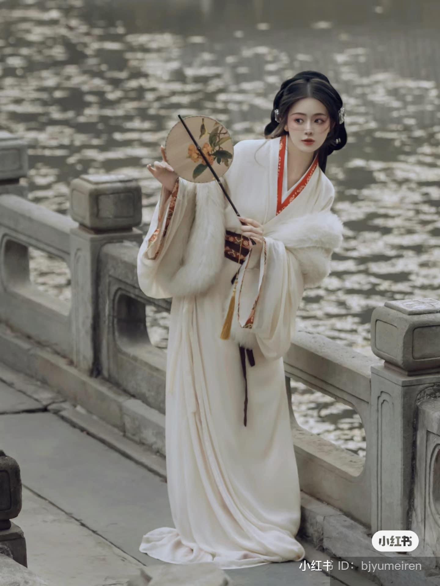 Bệ hạ, nương nương lại đang mơ tưởng đến người